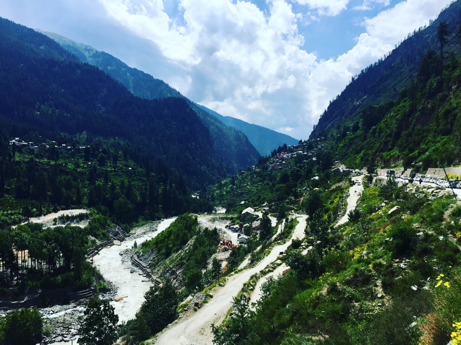 Kheerganga meadow and ridge line in Himachal Pradesh